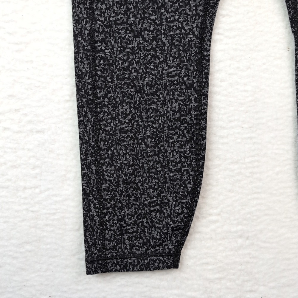 Athleta Ultimate‎ Stash Pocket 7/8 Textured Tight Women's Large Black White - Picture 3 of 9